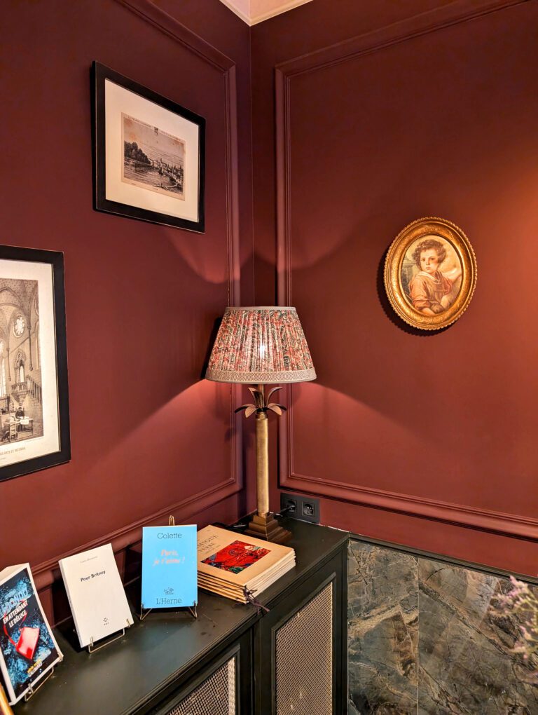 Lumière tamisée à Une Autre Chambre dans le Marais
