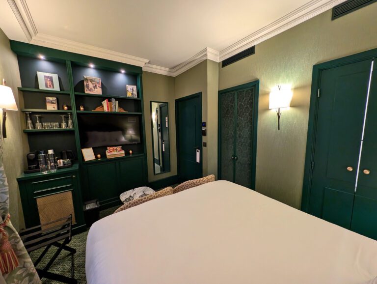 Intérieur de la chambre à Une Autre Chambre dans le Marais