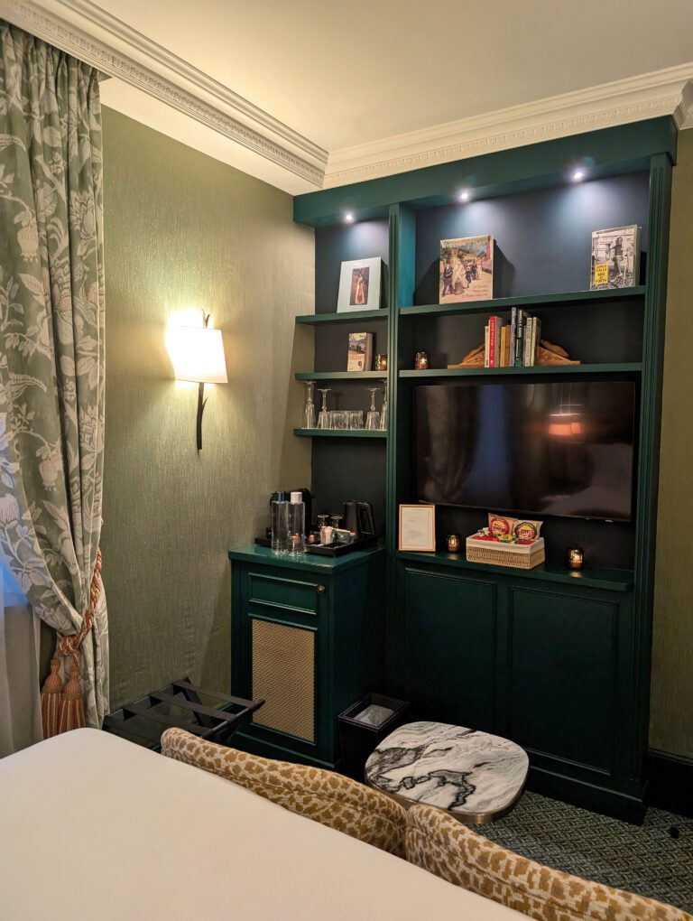 Intérieur de la chambre à Une Autre Chambre dans le Marais