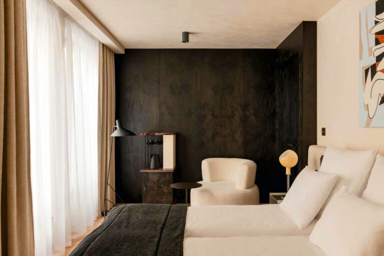 Chambre confortable de l'hôtel Warszauer à Cracovie