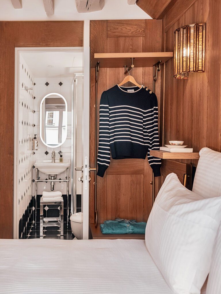 Chambre confortable à l'hôtel Madeleine de Senlis à Paris