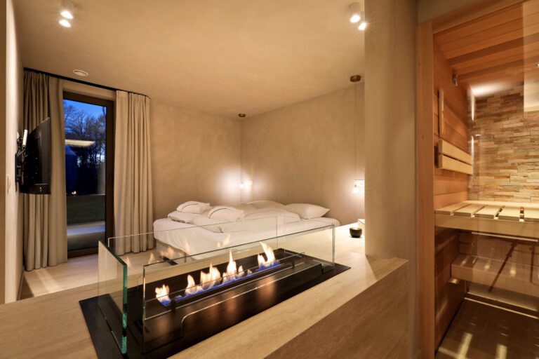 Cheminée près de lit à Woodz Lodges près d'Hasselt