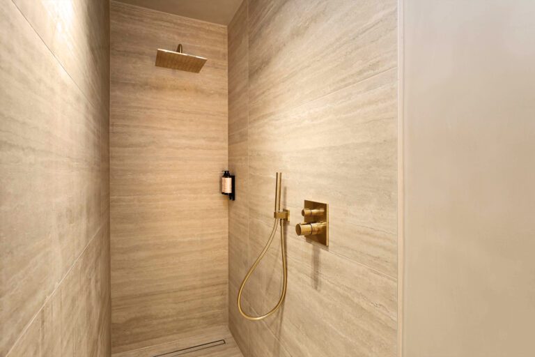 Douche à l'italienne à Woodz Lodges près d'Hasselt