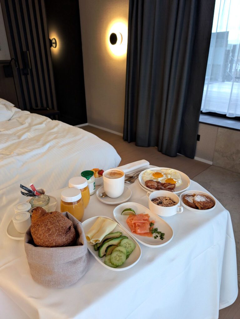 Petit déjeuner en chambre à l'hôtel Anatura au Luxembourg