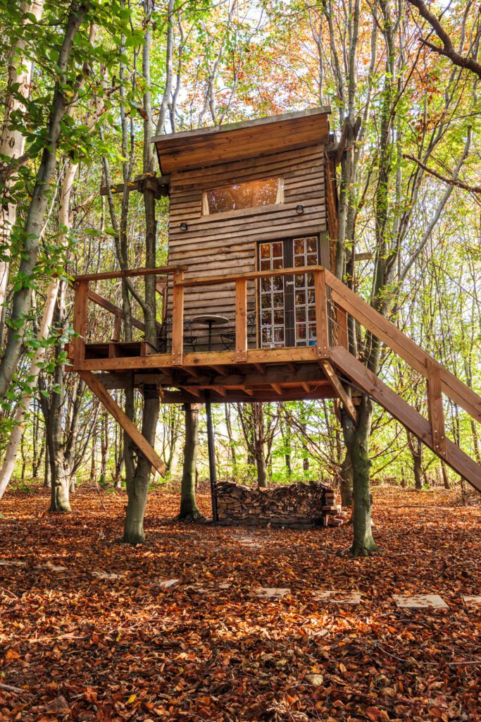Cabane perchée dans les arbres à la Cabane Ernesst à Lubbeek