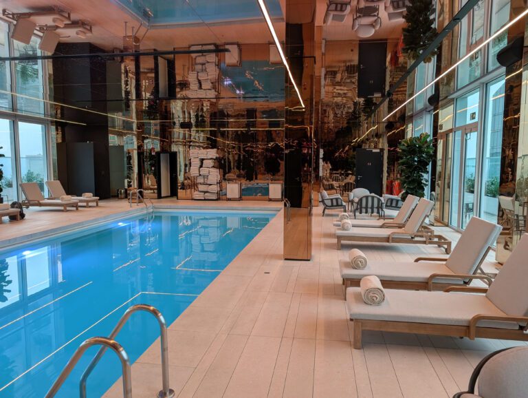 Piscine intérieure à Contour Spa à Bruxelles
