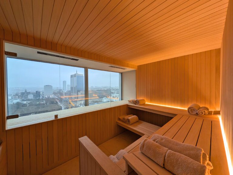 Sauna avec vue à Contour Spa à Bruxelles