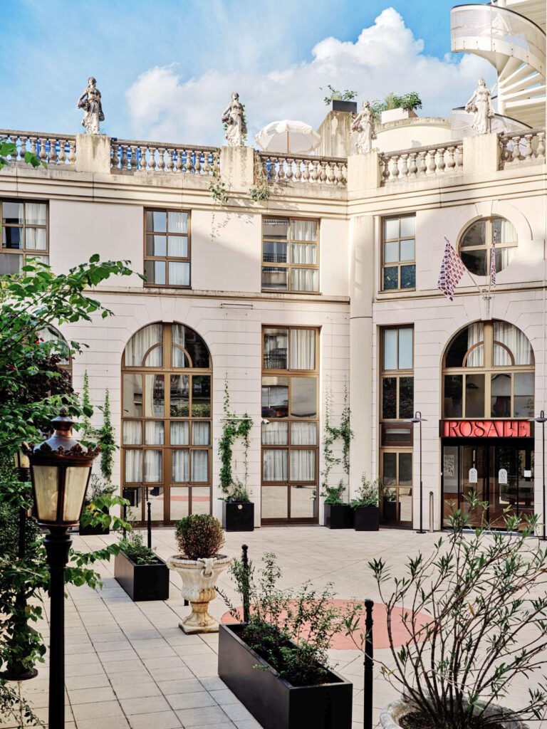 Façade de l'hôtel Rosalie à Paris