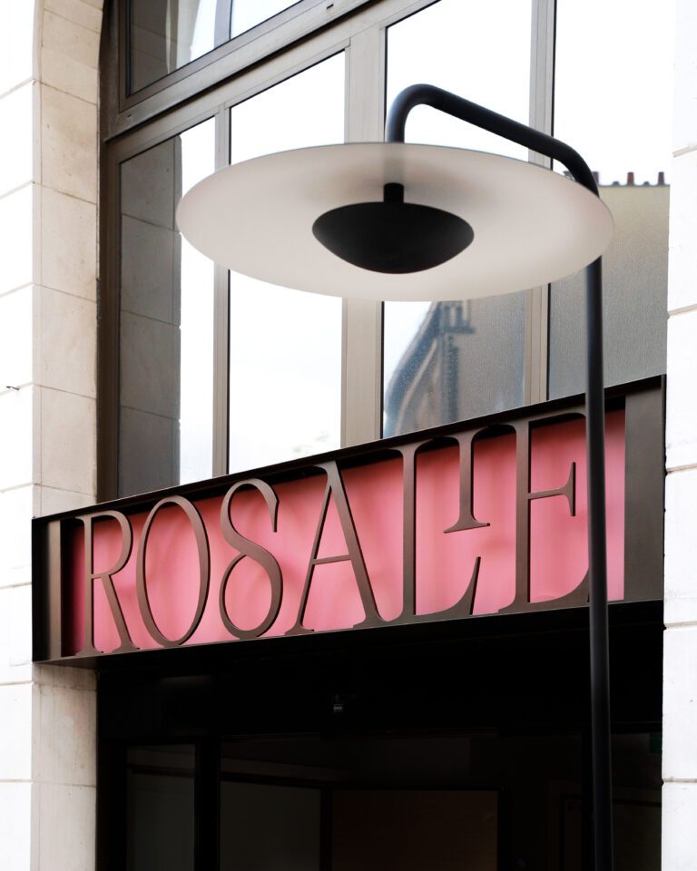 Façade de l'hôtel Rosalie à Paris