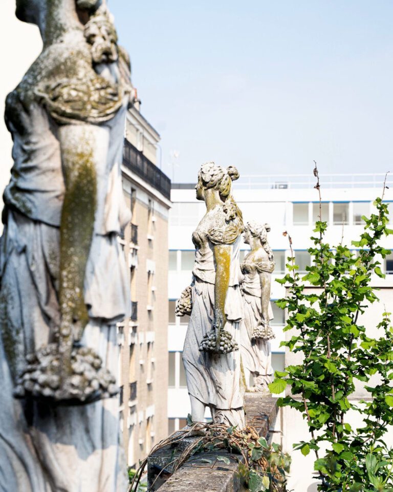 Les Muses à l'entrée