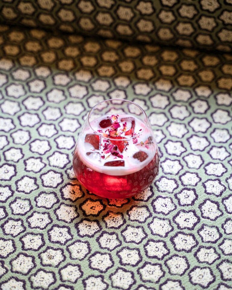 Cocktail fruitée à l'hôtel Rosalie à Paris