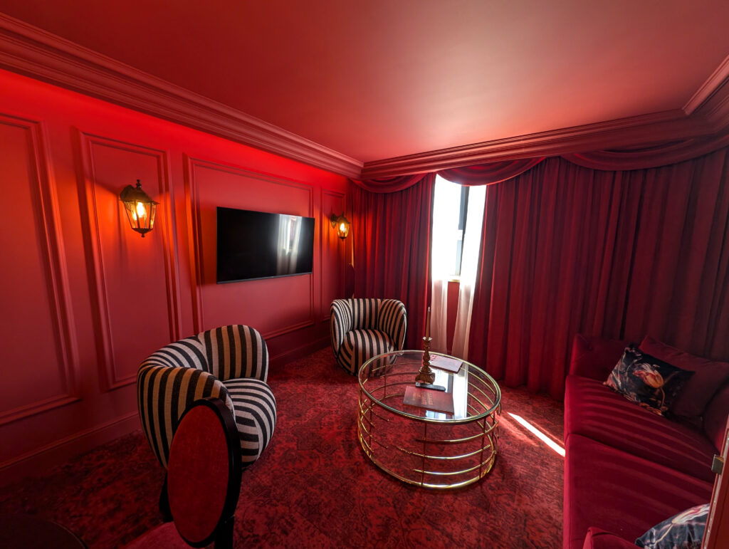 Suite Moulin Rouge au Van der Valk Hotel Liège Congres