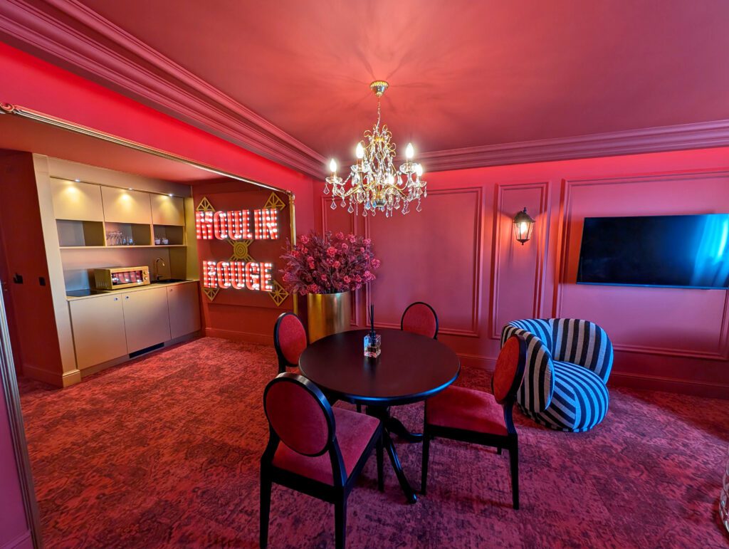 Suite Moulin Rouge au Van der Valk Hotel Liège Congres