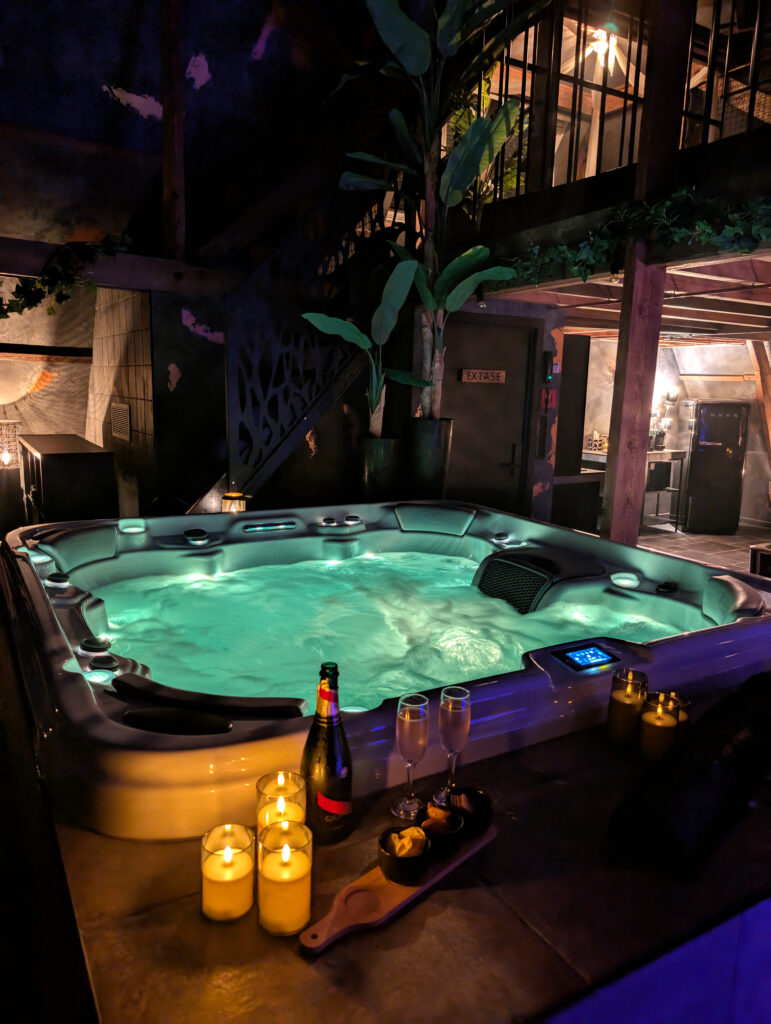 Bougies dans la Suite Extase au Manoir Intense Experience dans le Hainaut